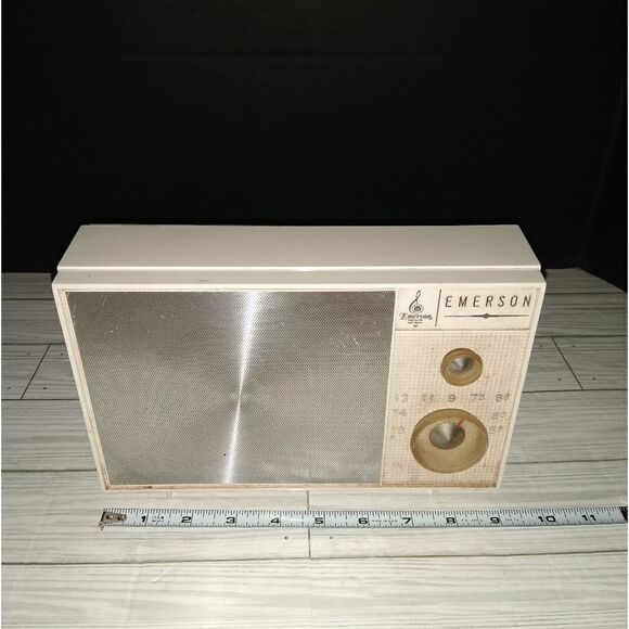 Vintage Emerson Radio Retro Made in New Jersey USA - Picture 4 of 9